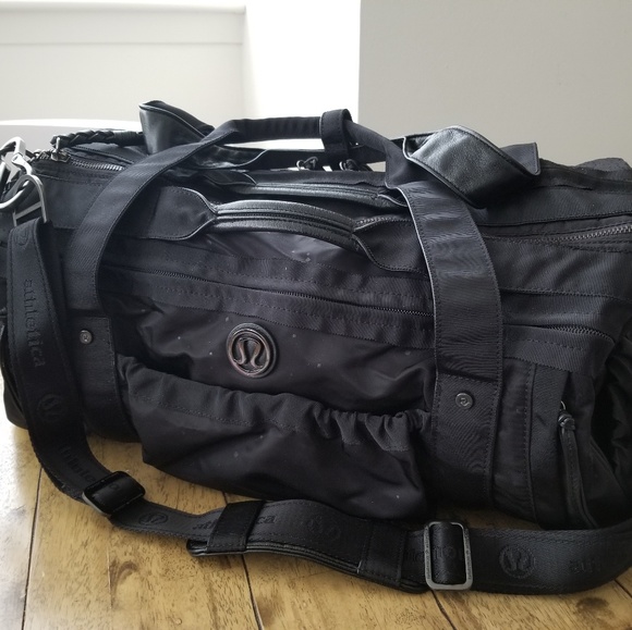 lululemon keep on running duffel